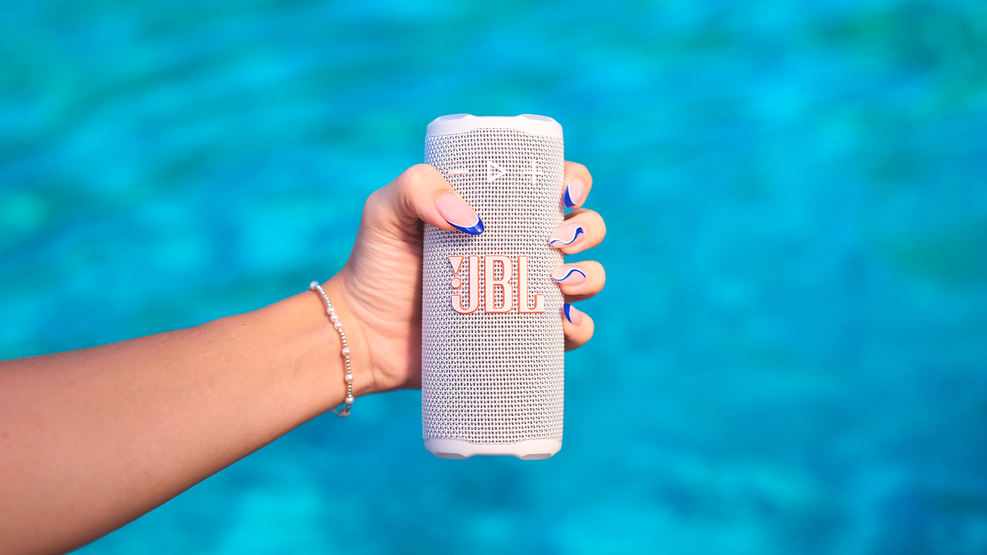 sravnenie portativnyh kolonok razlichnyh brendov jbl bose ultimate ears